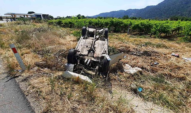 Ahmetli'de otomobil takla attı: 2 yaralı