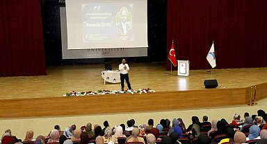 AİÇÜ'de "Namazla Diriliş" semineri düzenlendi