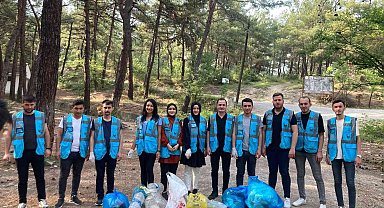 AK Gençler çevre temizliği yaptı