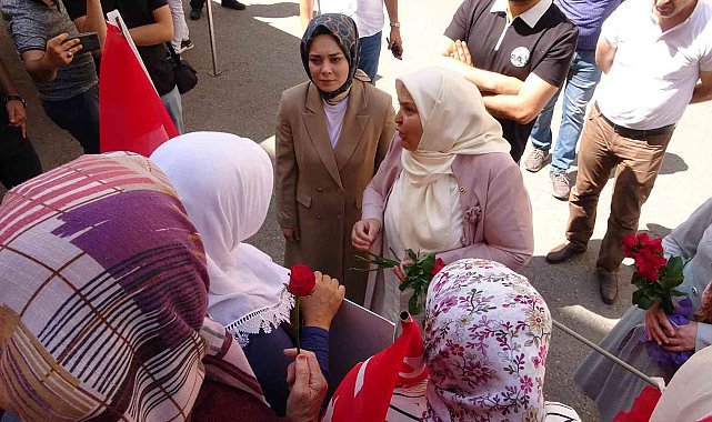 AK Parti Milletvekili Öçal, evlat nöbetindeki ailelerle bir araya geldi