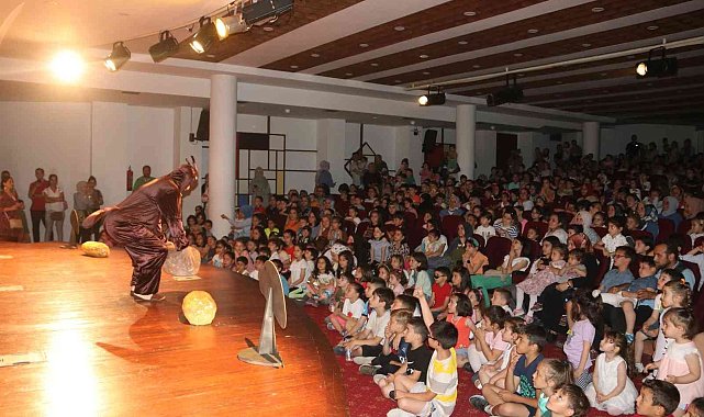 Akçaabat Belediyesinden çocuklara karne hediyesi