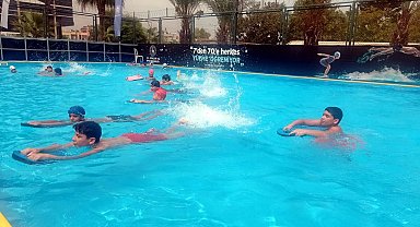 Akdeniz'de ücretsiz yüzme kursları başlıyor
