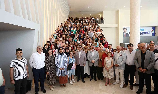 AKMEK&#039;in yıl sonu sergisine yoğun katılımlı açılış