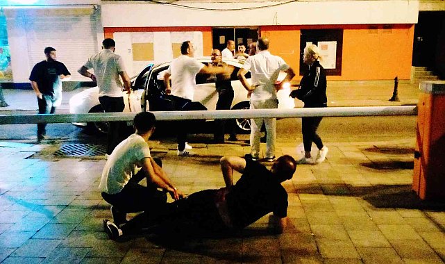 Alacak verecek meselesi yüzünden çıkan silahlı, sopalı ve bıçaklı kavga kamerada