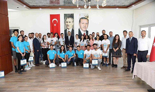 ALKÜ'nün gurur veren öğrencileri Rektör Kalan ile bir araya geldi