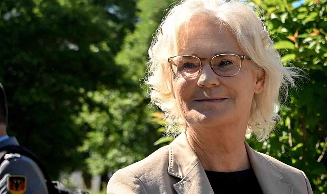 Almanya Ukrayna&#039;ya çok namlulu roketatar gönderiyor