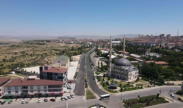 Alt yapısı tamamlanan yol yeniden trafiğe açıldı