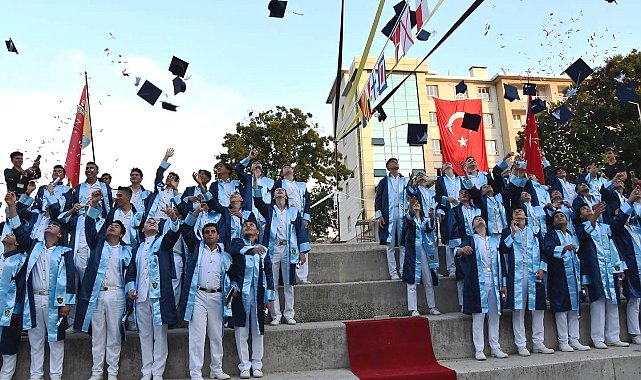 Altınova Denizcilik Lisesi'nde mezuniyet coşkusu
