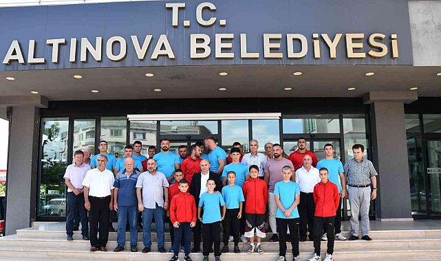 Altınovalı pehlivanlar, Kırkpınar&#039;a dualarla uğurlandı