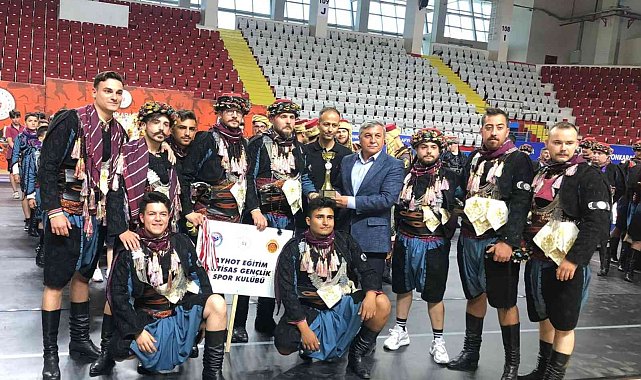 Altıntaş halk oyunları ekipleri gençlerde ve büyüklerde bölge ikincisi