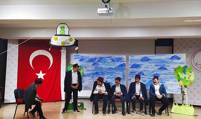 Altıntaş'ta tiyatro şenliği ödül töreni