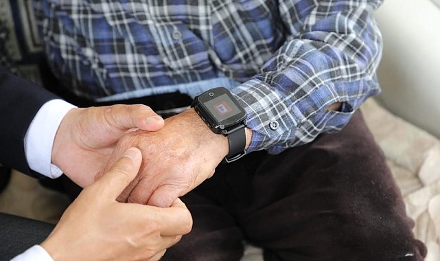 Alzeheimer hastasına akıllı saat