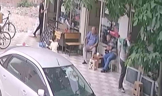 Amasya&#039;da 1 yaşındaki çocuk balkondan apartman görevlisinin üstüne düştü: O anlar kamerada