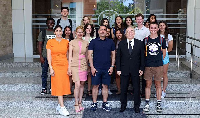 Amerikalı öğrenciler yaz okulu için İzmir'e geldi