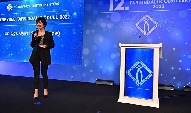 Anadolu Üniversitesi öğretim üyesine TİDE tarafından ödül verildi