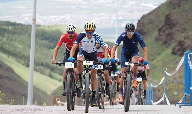 Anadolu&#039;nun zirvesinde pedalladılar