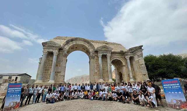 Anavarza kapılarını dünyaya aralıyor