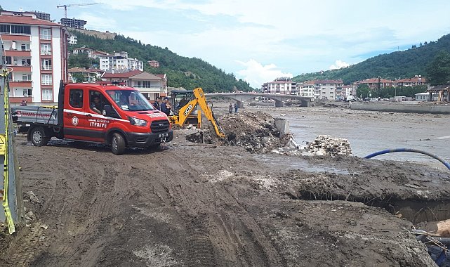 Ankara Büyükşehir Belediyesi sel felaketinin yaralarını sarmak için Kastamonu&#039;da