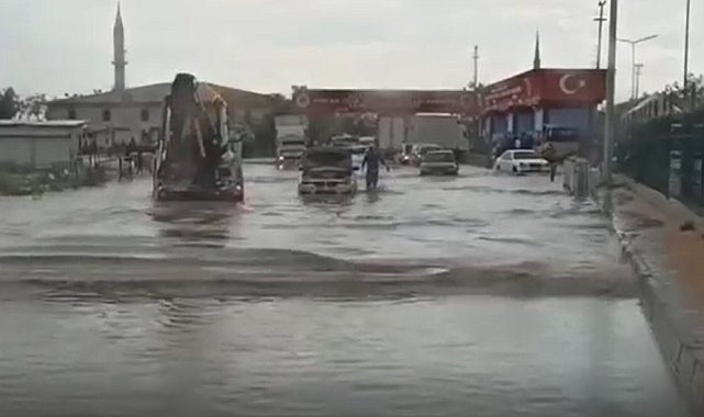 Ankara'da etkili olan yağış sonrası Sincan Cezaevi önü göle döndü