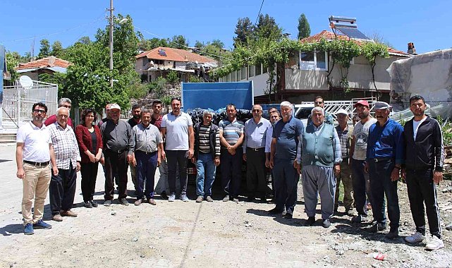 Antalya Büyükşehir Belediyesinden afetzede çiftçiye naylon desteği