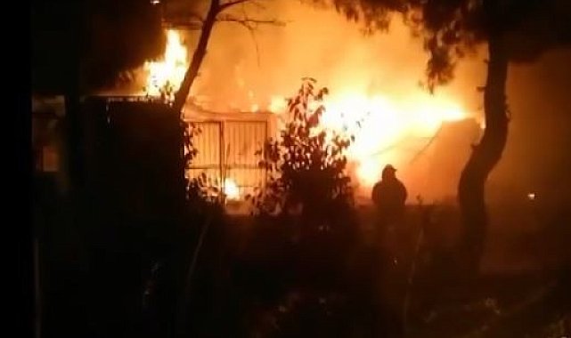 Antalya&#039;da müstakil ev çıkan yangında alev topuna döndü
