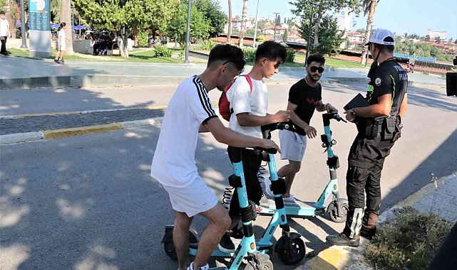 Antalya&#039;da tramvay yolunu ve kaldırımı kullanan scooter kullanıcılarına şok denetim