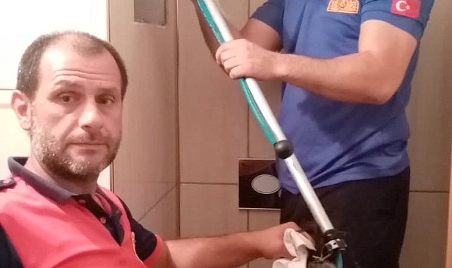 Apartman boşluğuna düşen yavru kediyi itfaiye kurtardı