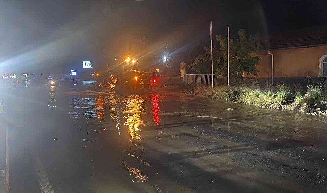 Aşırı yağış nedeniyle Nevşehir - Aksaray karayolu trafiğe kapandı