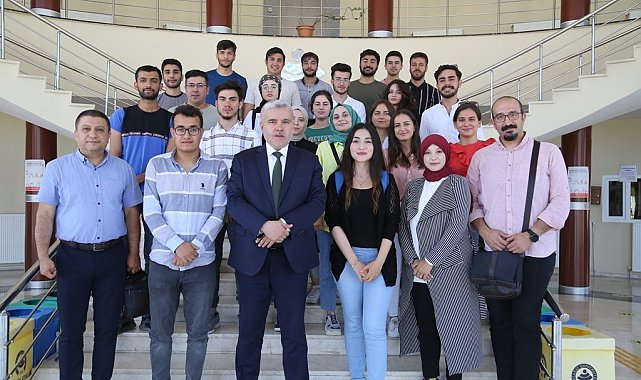 ASÜ Rektörü Şahin, "İşinizi aşkla yaparsanız yorulmazsınız"