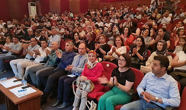 Atatürk Anadolu Lisesi'nde mezuniyet sevinci