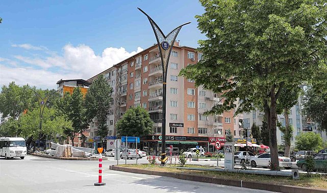 Atatürk Bulvarı yeni görünüme kavuşuyor