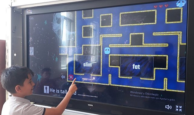 Atatürk İlkokulu öğrencileri İngilizceyi oyunlarla pekiştiriyor