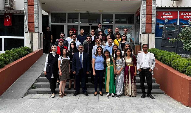 Atatürk Ortaokulu'nun resim sergisi büyük ilgi gördü