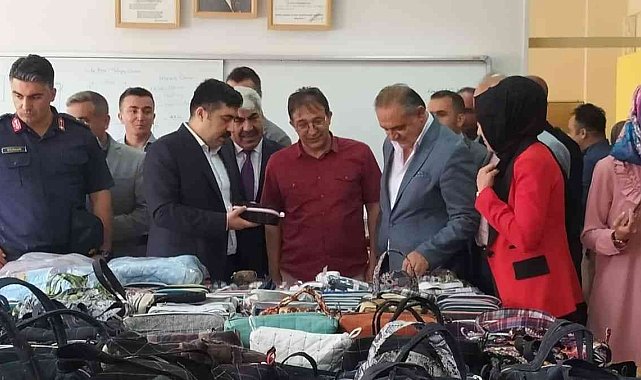 Atık ürünlerden sanata dönüştü