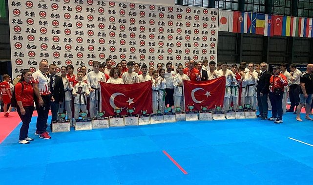 Avrupa&#039;da Yıldırım rüzgarı