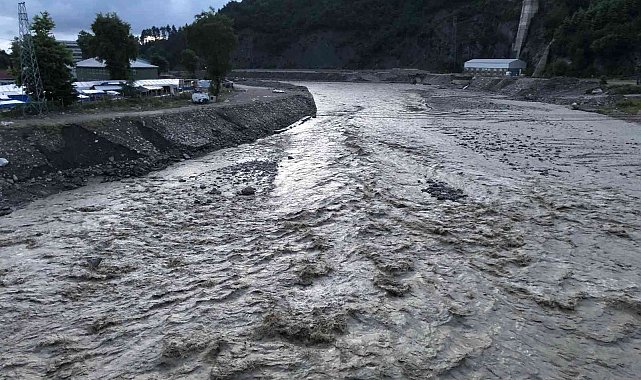Ayancık&#039;taki tehlike azaldı, çayın seviyesi normale indi