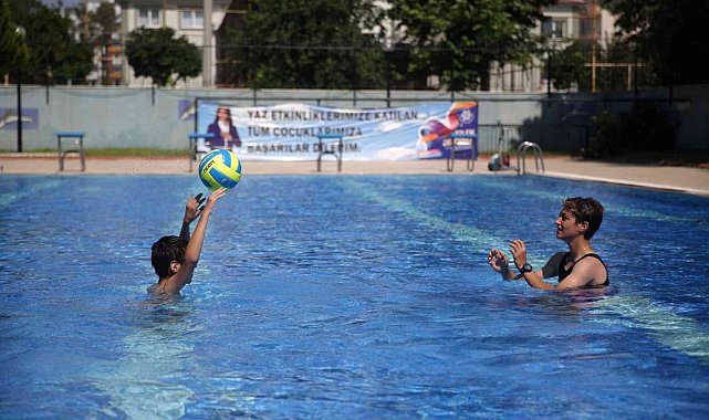 Aydın Büyükşehir Belediyesi otizmli bireyler için özel yüzme kursu düzenliyor
