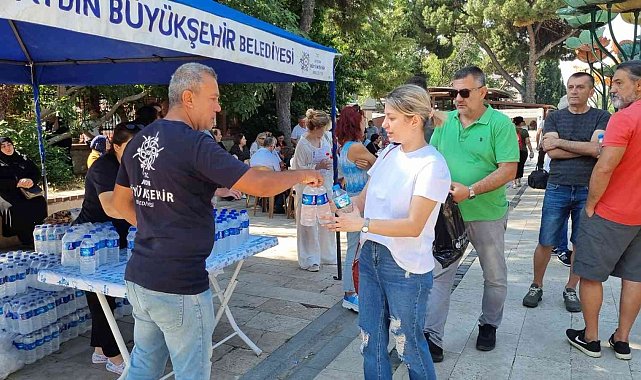 Aydın Büyükşehir Belediyesi TYT sınavına katılan öğrencilerin yanında oldu
