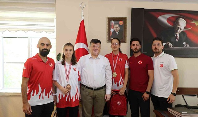 Aydın Gençlik ve Spor İl Müdürü Fillikçioğlu başarılı sporcuları ödüllendirdi
