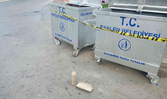 Aynı arabada yolculuk yapan iki arkadaş herkesin şaşkın bakışları arasında silahlı kavgaya tutuştu