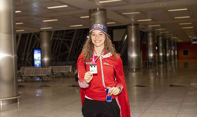 Ayşe Begüm Onbaşı, dünya ikinciliğiyle yurda döndü