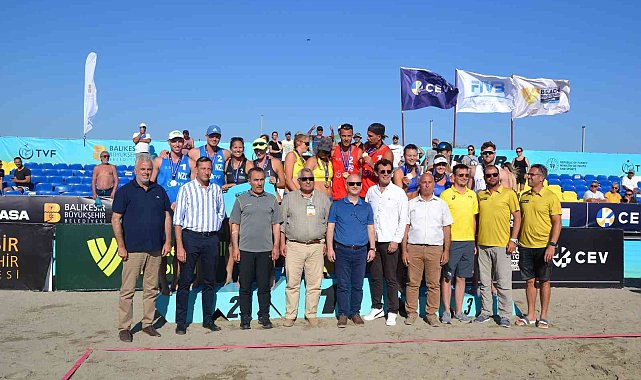 Ayvalık&#039;ta Plaj Voleybolu VW Beach Pro Tour Balıkesir Futures şampiyonası sona erdi