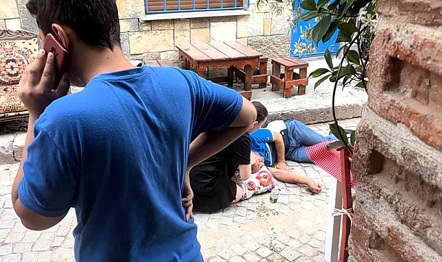 Ayvalık&#039;ta sokak ortasında silahlı kavga 2 yaralı