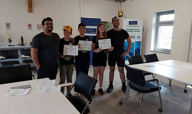 Ayvalık'ta zekâ küpü yarışmasında şampiyonlar belirlendi