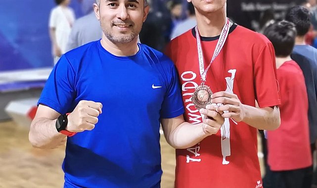 Ayvalıklı Mehmet Kerim Öztürk tekvandoda Türkiye üçüncüsü oldu