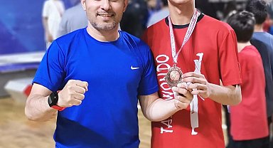 Ayvalıklı Mehmet Kerim Öztürk tekvandoda Türkiye üçüncüsü oldu