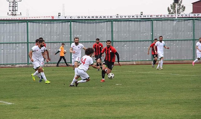 Bağlar Belediyespor futbolda geleceğin yıldızlarını arıyor