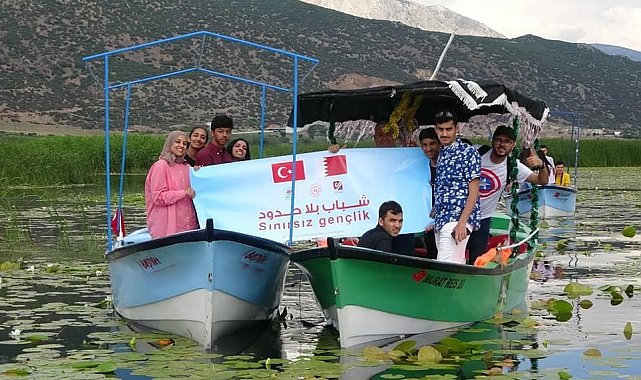 Bahreynli gençler Işıklı Gölü'ne hayran kaldı