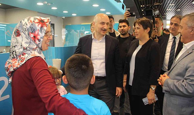 Bakan Karaismailoğlu: "Altılı masa diyorlar, altında başkaları üstünde başkaları var"