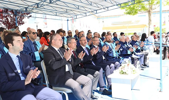 Bakan Kasapoğlu: &quot;Gençlerin ışığı bütün Türkiye&#039;yi aydınlattığı gibi inanıyoruz ki tüm dünyayı da aydınlatacak&quot;